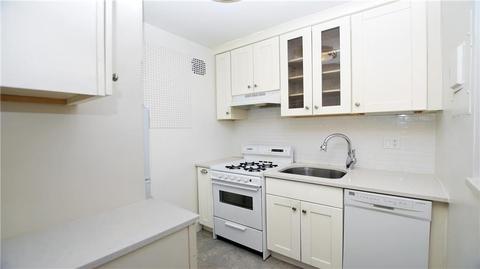 663 Regent Rd, Cincinnati, OH 45245 photo 4