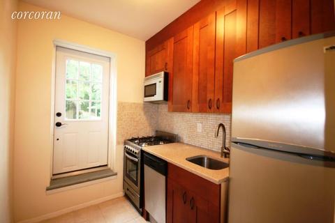 3042 Ferguson Rd, Cincinnati, OH 45238 photo 2