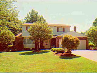 2216 Beechcroft Dr, Cincinnati, OH 45233 photo 1