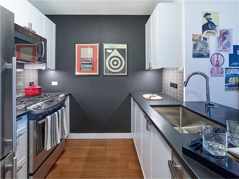3930 Farrell Dr, Cincinnati, OH 45211 photo 2