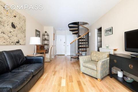 2831 Westbrook Dr, Cincinnati, OH 45211 photo 2
