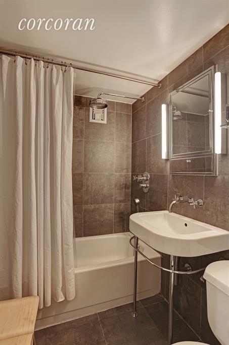 6448 Crestview Ave, Cincinnati, OH 45213 photo 2