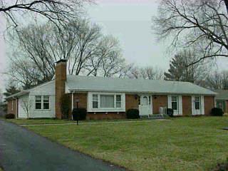 5611 Mapleridge Dr, Cincinnati, OH 45227 photo 3