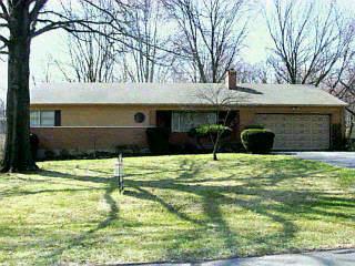 953 Lakeshore Dr, Cincinnati, OH 45231 photo 1