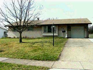883 Glasgow Dr, Forest Park, OH 45240 photo 2