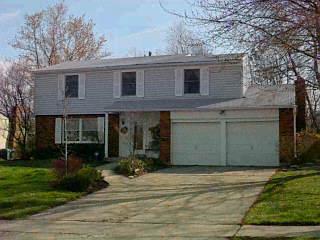 1982 Edgewater Dr, Cincinnati, OH 45240 photo 1
