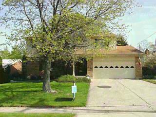 1736 Forester Dr, Cincinnati, OH 45240 photo 2