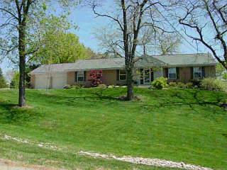 6018 Pineview La, Cincinnati, OH 45247 photo 2