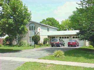 6718 Devonwood Dr, Cincinnati, OH 45224 photo 2