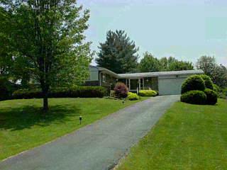 1063 Meredith Dr, Cincinnati, OH 45231 photo 1