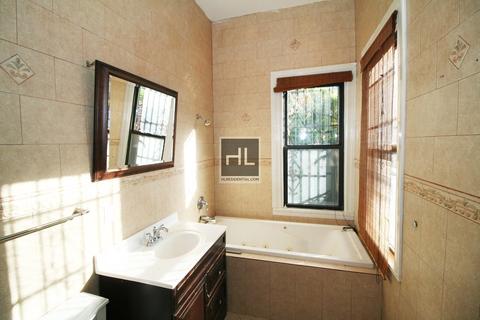 4115 Maple Dr, Cincinnati, OH 45209 photo 6