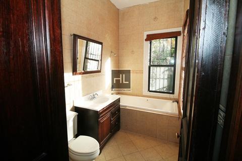 4115 Maple Dr, Cincinnati, OH 45209 photo 5