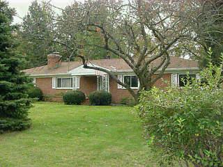 939 Garnoa Dr, Cincinnati, OH 45231 photo 1