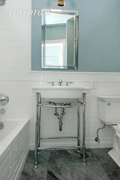 2832 Westknolls La, Cincinnati, OH 45211 photo 5
