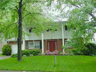 1733 Pinebluff Ln, Cincinnati, OH 45255 photo 1
