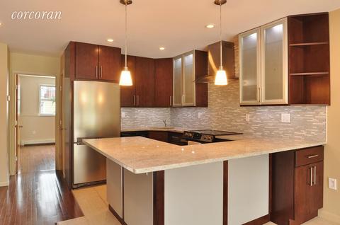 2572 Liddell St, Cincinnati, OH 45225 photo 2