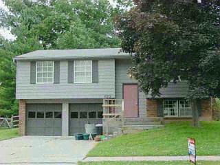 673 Holiday, Cincinnati, OH 45245 photo 3