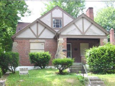 1121 Cedar Ave, Cincinnati, OH 45224 photo 3