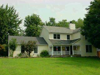 884 Surrey Trl, Cincinnati, OH 45245 photo 3