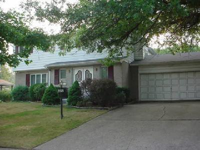 9270 Long Ln, Cincinnati, OH 45231 photo 1
