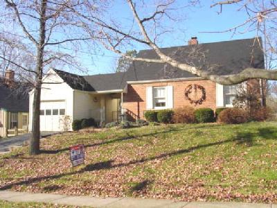 16 Damon Rd, Greenhills, OH 45218 photo 3