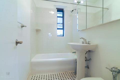 725 Center St, Blanchester, OH 45107 photo 4