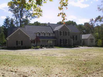 8875 Camargo Rd, Cincinnati, OH 45243 photo 2