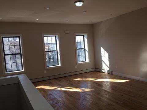 8875 Camargo Rd, Cincinnati, OH 45243 photo 3