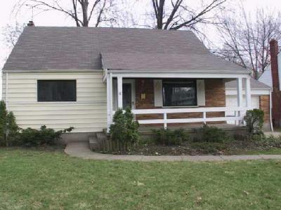 18 Drummond St, Greenhills, OH 45218 photo 1