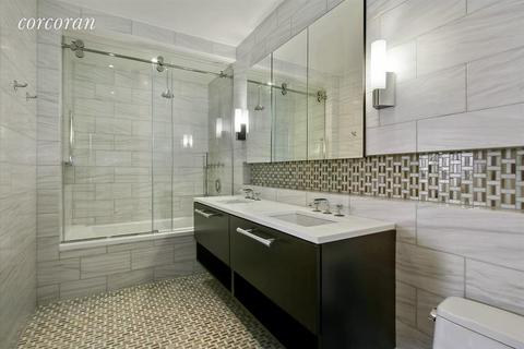 4380 Pinecroft Dr, Cincinnati, OH 45211 photo 7
