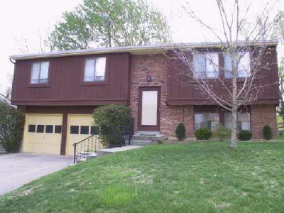 2590 Meadowmar Ln, Cincinnati, OH 45230 photo 3
