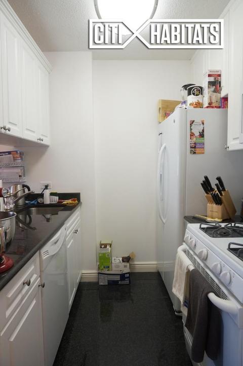 2914 Mignon Ave, Cincinnati, OH 45211 photo 4