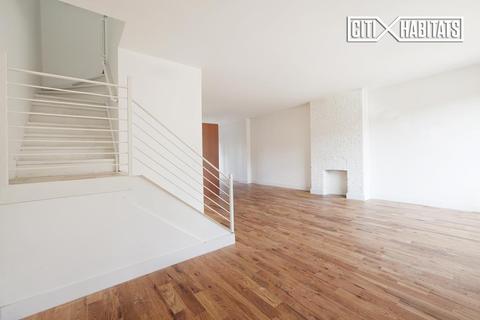 4330 Eileen Dr, Cincinnati, OH 45209 photo 1