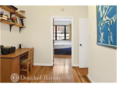 2916 Mignon Ave, Cincinnati, OH 45211 photo 2