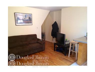 1715 Ashbrook Dr, Cincinnati, OH 45238 photo 2