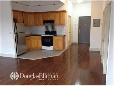 952 Summit Ave, Glendale, OH 45246 photo 4