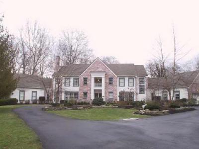 9187 Camargo Rd, Cincinnati, OH 45243 photo 3
