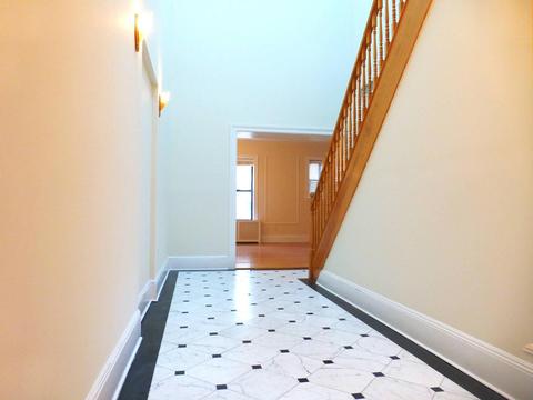 9350 Whitegate Ln, Cincinnati, OH 45243 photo 1