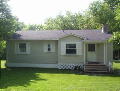 135 Bourbon St, Blanchester, OH 45107 photo 2