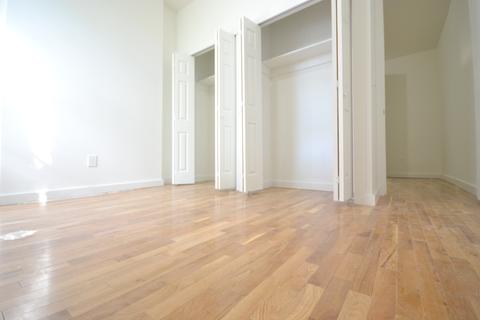 6583 Devonwood Dr, Cincinnati, OH 45224 photo 4
