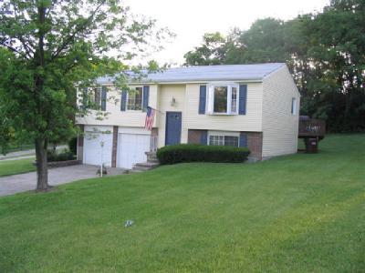 5643 Bluepine Dr, Cincinnati, OH 45247 photo 2
