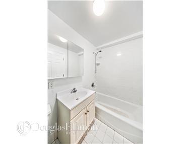 4216 Eileen Dr, Cincinnati, OH 45209 photo 4
