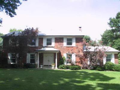 9038 Winthrop Dr, Montgomery, OH 45249 photo 1