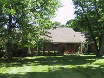 458 Lakeridge Dr, Cincinnati, OH 45231 photo 1