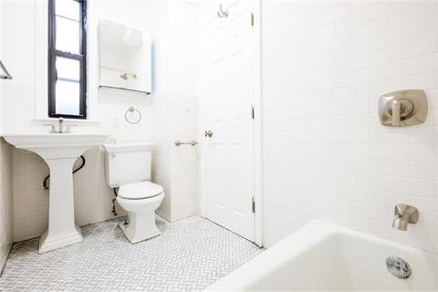 945 Olive Ave, Cincinnati, OH 45205 photo 9