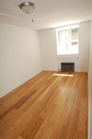 6014 Flyer Dr, Cincinnati, OH 45248 photo 2