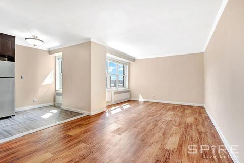 6085 Montgomery Rd, Cincinnati, OH 45213 photo 4