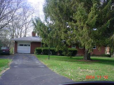 4591 Elmont Dr, Cincinnati, OH 45245 photo 3