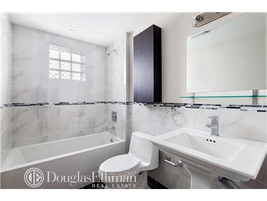 218 Woolper Ave, Cincinnati, OH 45220 photo 4