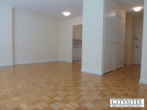 9259 Comstock Dr, Cincinnati, OH 45231 photo 2